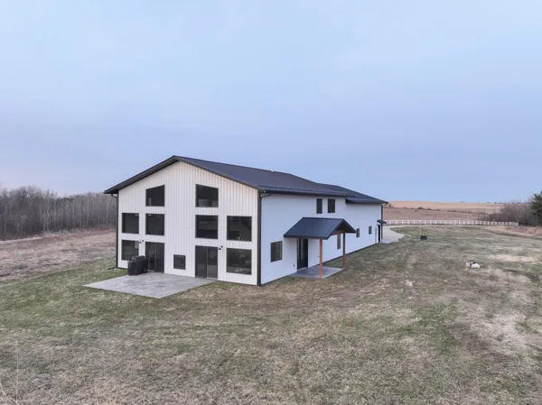 $2,000,000 | 11719 Ridgeview Road, Hokah, MN 55941