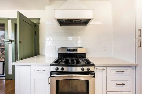 $4,995 | 2515 East 4th Street, Long Beach, CA 90814