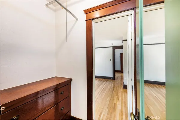 $4,995 | 2515 East 4th Street, Long Beach, CA 90814