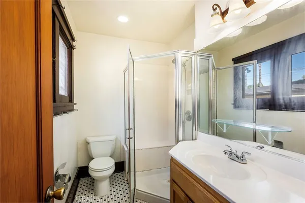 $4,995 | 2515 East 4th Street, Long Beach, CA 90814