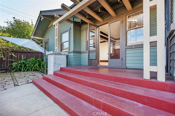 $4,995 | 2515 East 4th Street, Long Beach, CA 90814