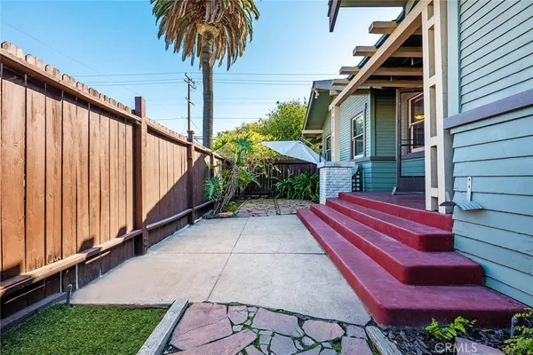 $4,995 | 2515 East 4th Street, Long Beach, CA 90814