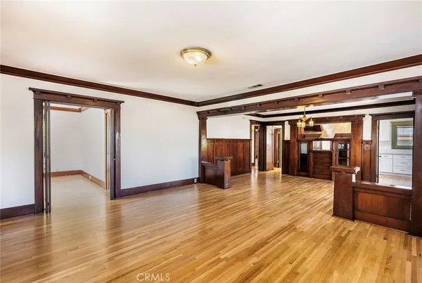 $4,995 | 2515 East 4th Street, Long Beach, CA 90814