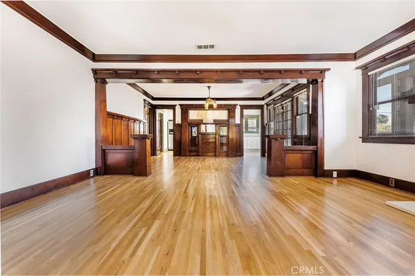 $4,995 | 2515 East 4th Street, Long Beach, CA 90814