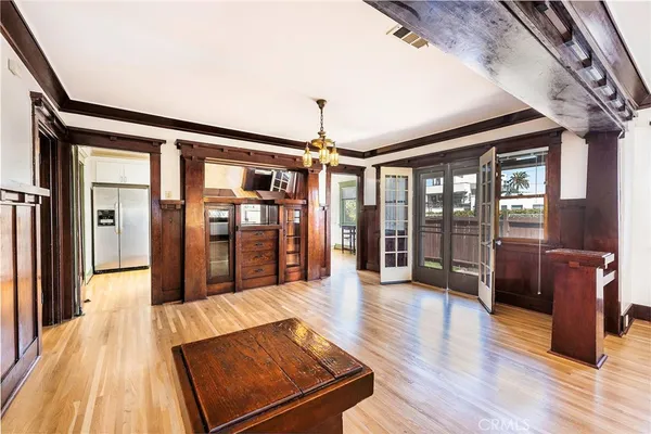 $4,995 | 2515 East 4th Street, Long Beach, CA 90814