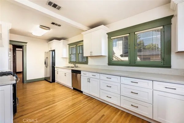 $4,995 | 2515 East 4th Street, Long Beach, CA 90814