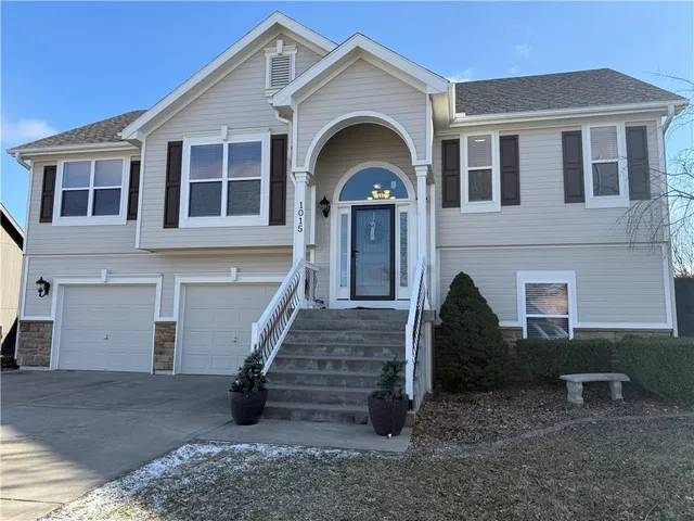 $370,000 | 1015 Northeast 91st Terrace, Kansas City, MO 64155