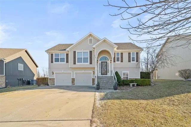$370,000 | 1015 Northeast 91st Terrace, Kansas City, MO 64155