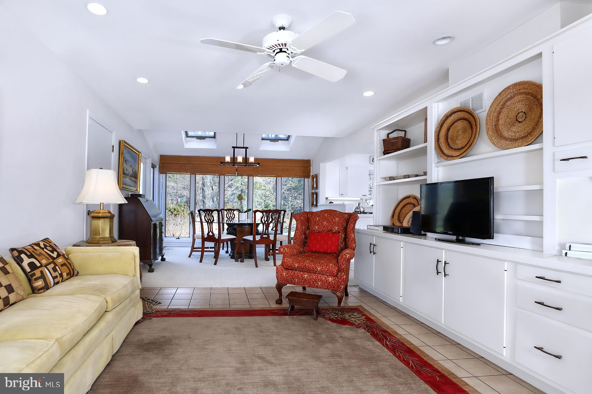96 Hun Road Princeton, NJ 08540 - Photo 3 of 38 Sunny and bright family/great room with built ins