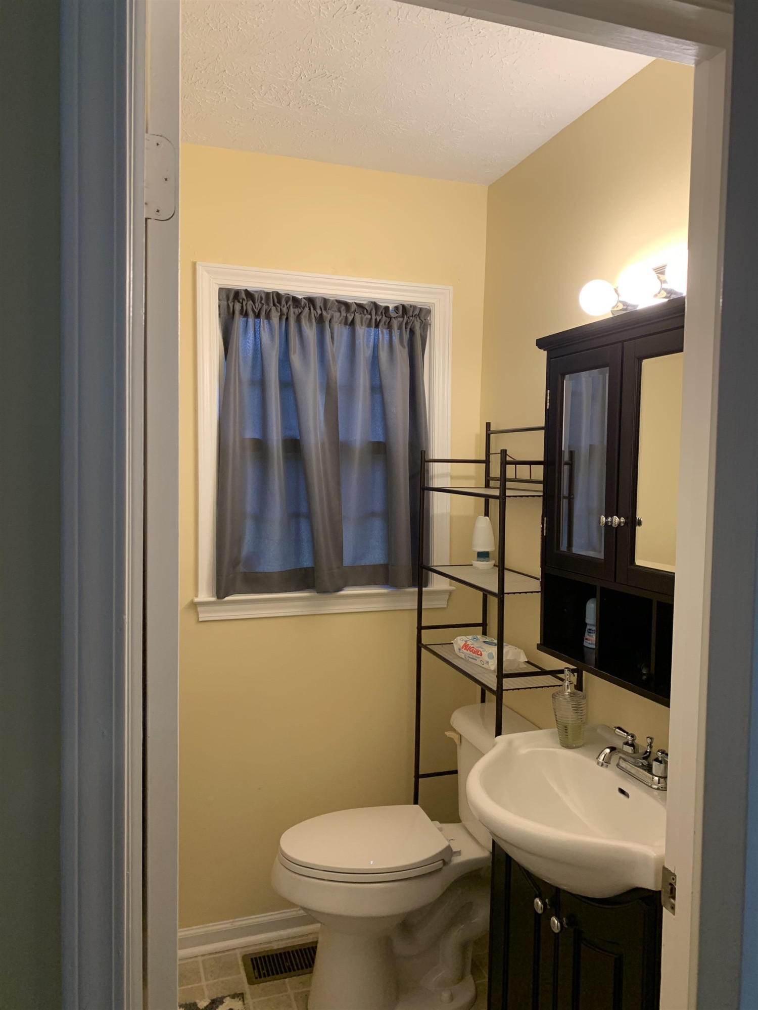 809 H B Lewis Road Clinton, NC 28328 - Photo 2 of 11 Photo 2