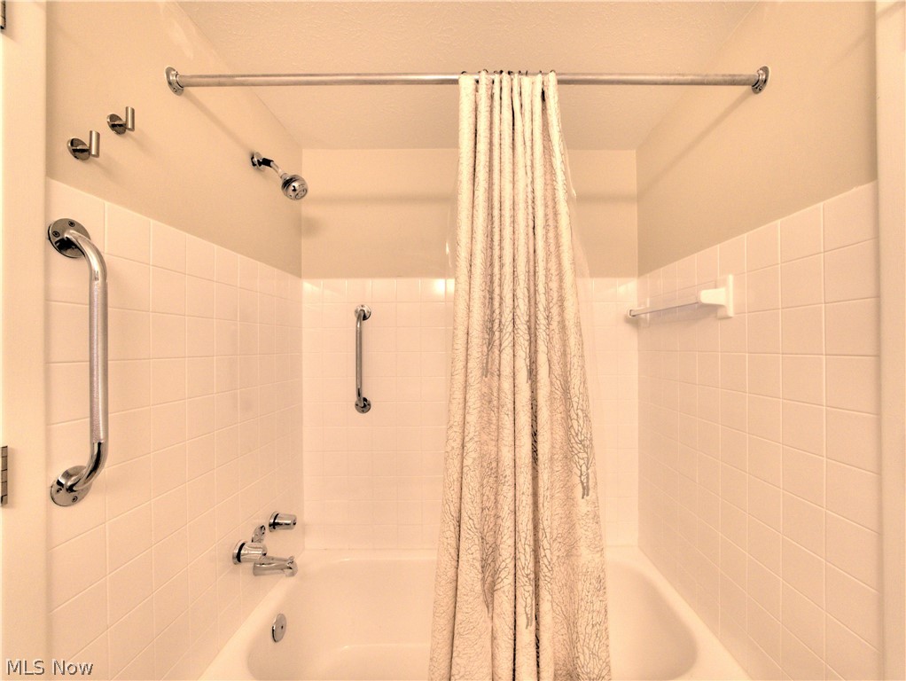 20157 Grannis Road, Unit 8 Cleveland, OH 44126 - Photo 2 of 2 Gallery Image 2