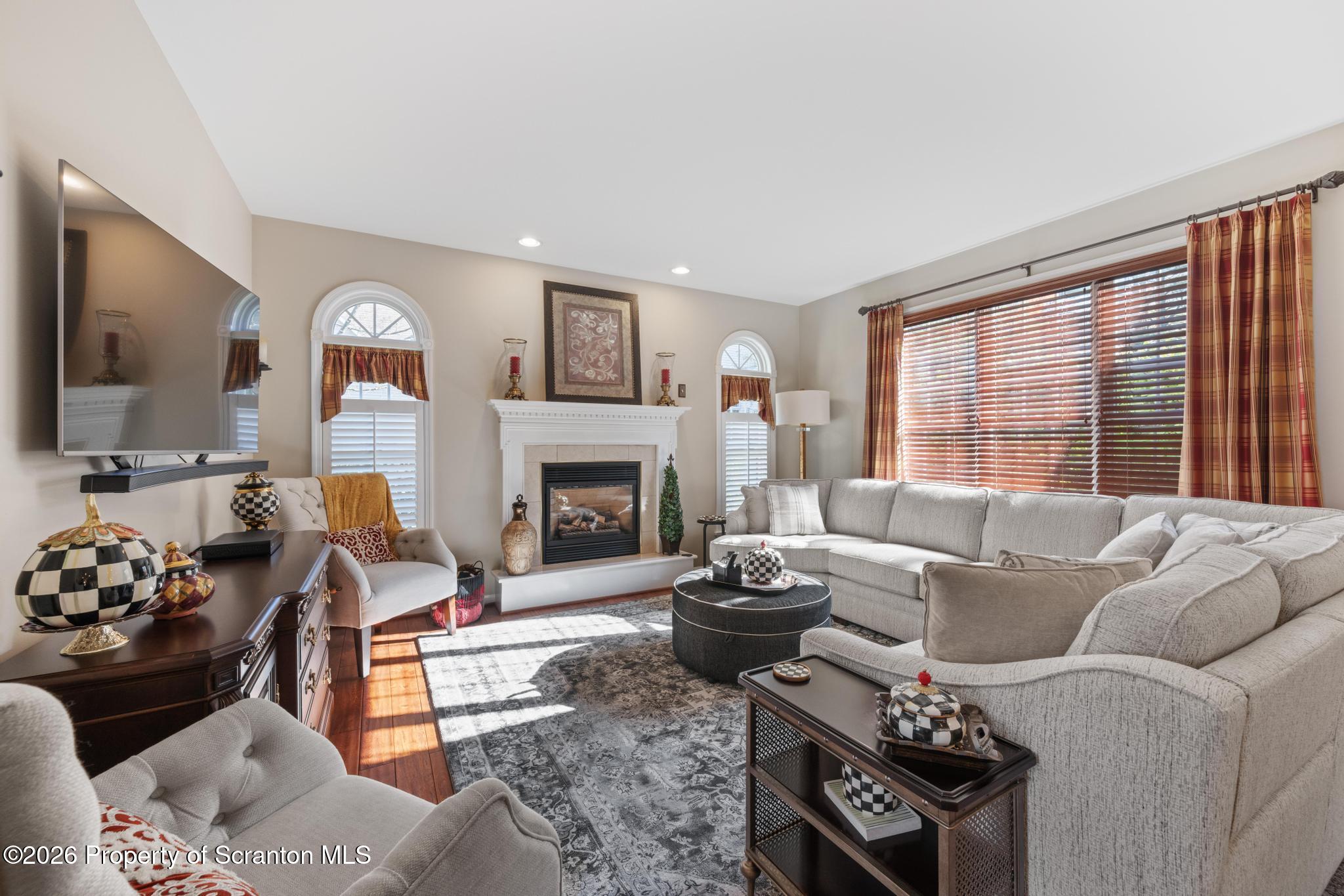 9 Oneill Drive Moosic, PA 18507 - Photo 4 of 25 DSC_9870