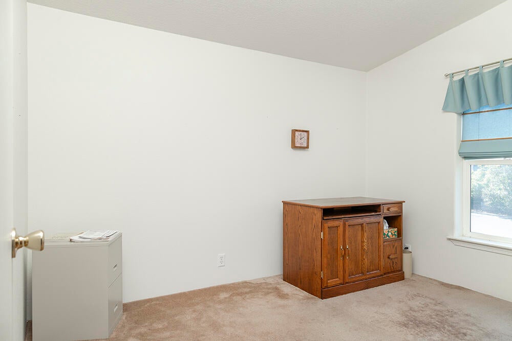 5076 Leonard Road, Unit 105 Grants Pass, OR 97527 - Photo 17 of 50 16