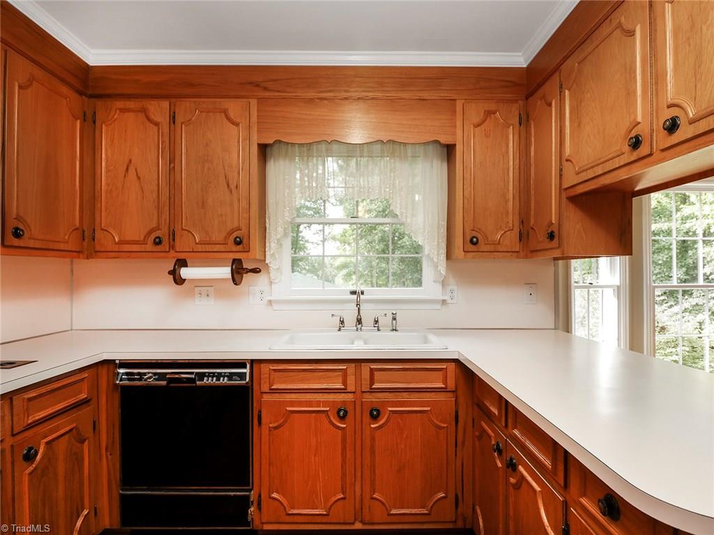 1505 Coventry Road High Point, NC 27262 - Photo 8 of 29 Gallery Image 8