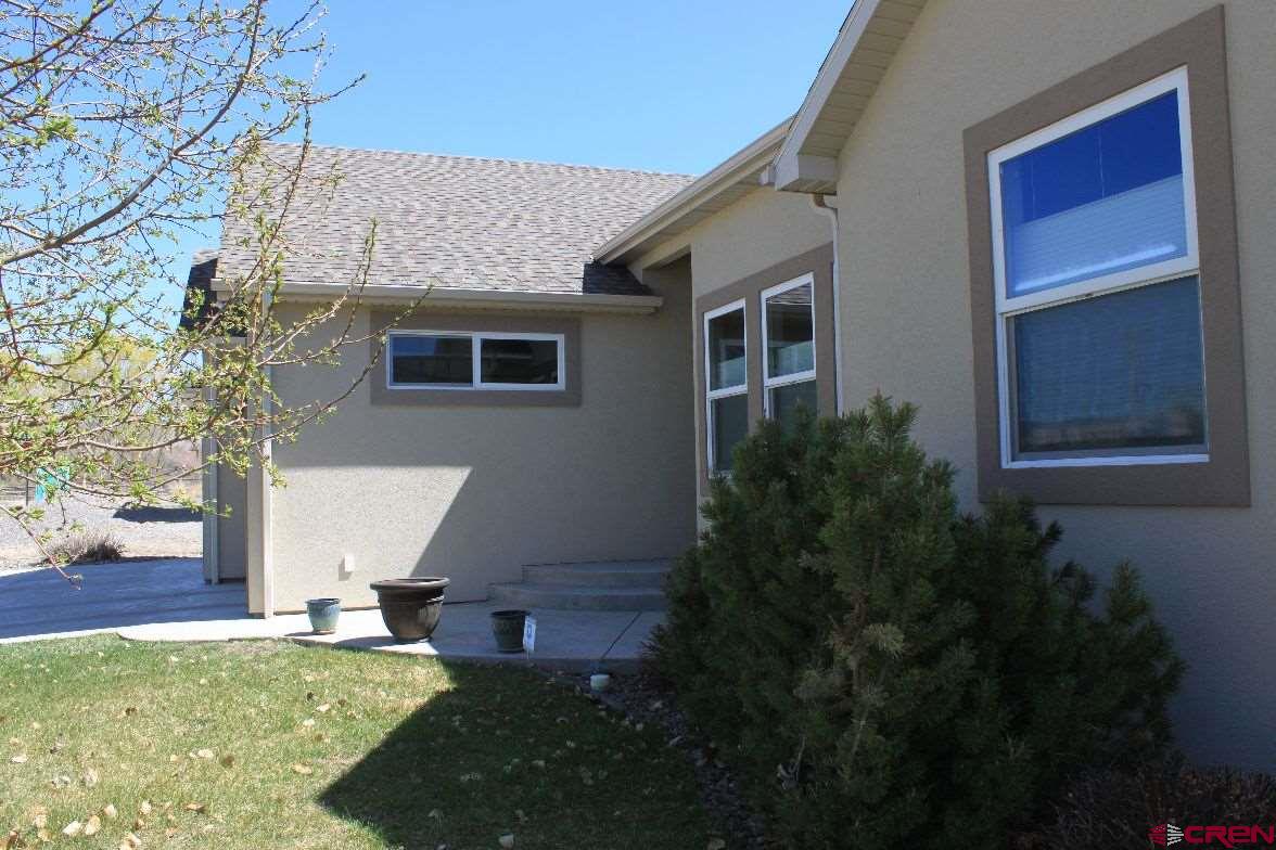 3016 Outlook Road Montrose, CO 81401 - Photo 2 of 30 Welcoming entry to the home.