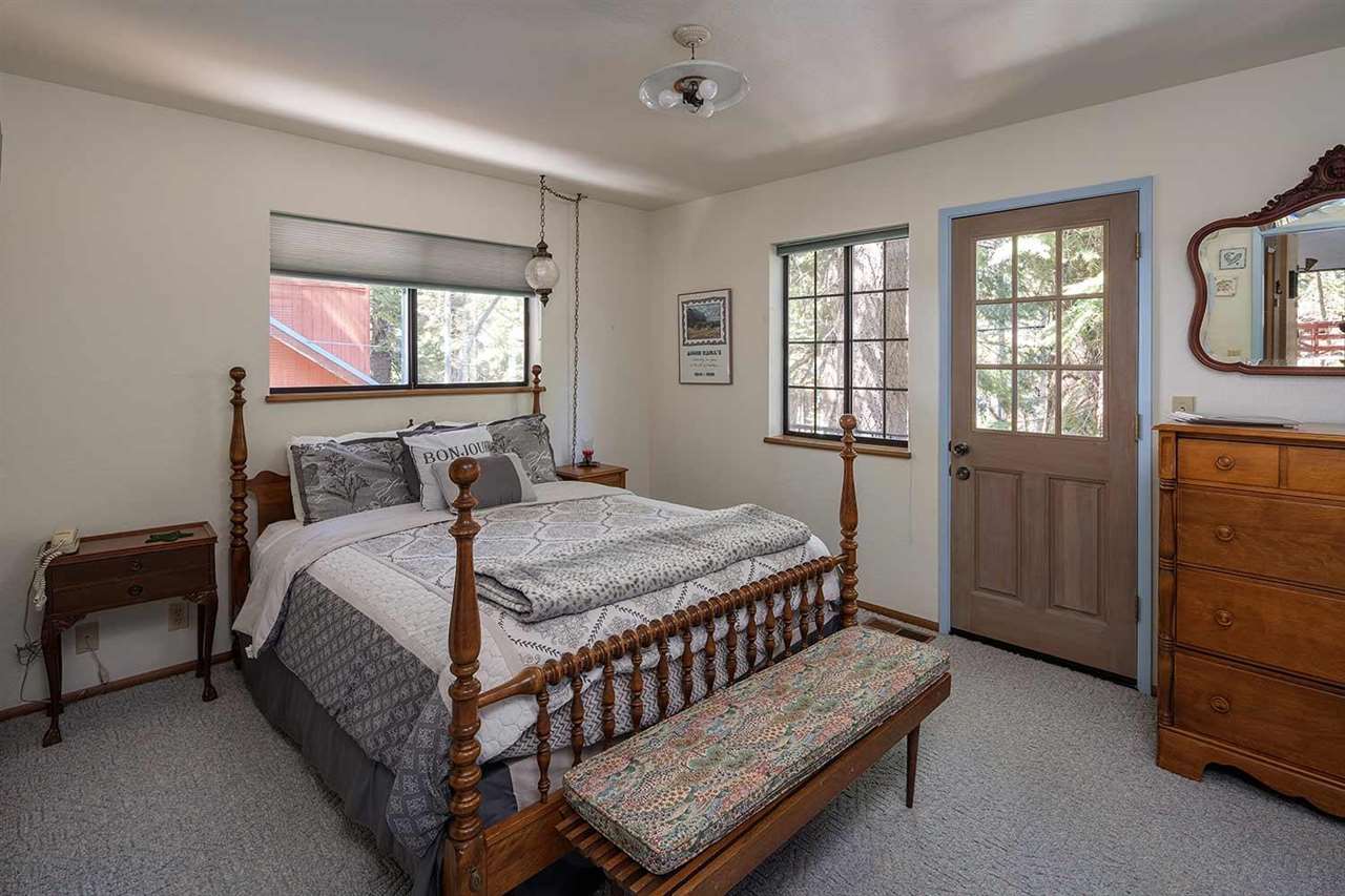 10407 Washoe Road Truckee, CA 96161 - Photo 11 of 21 Gallery Image 11