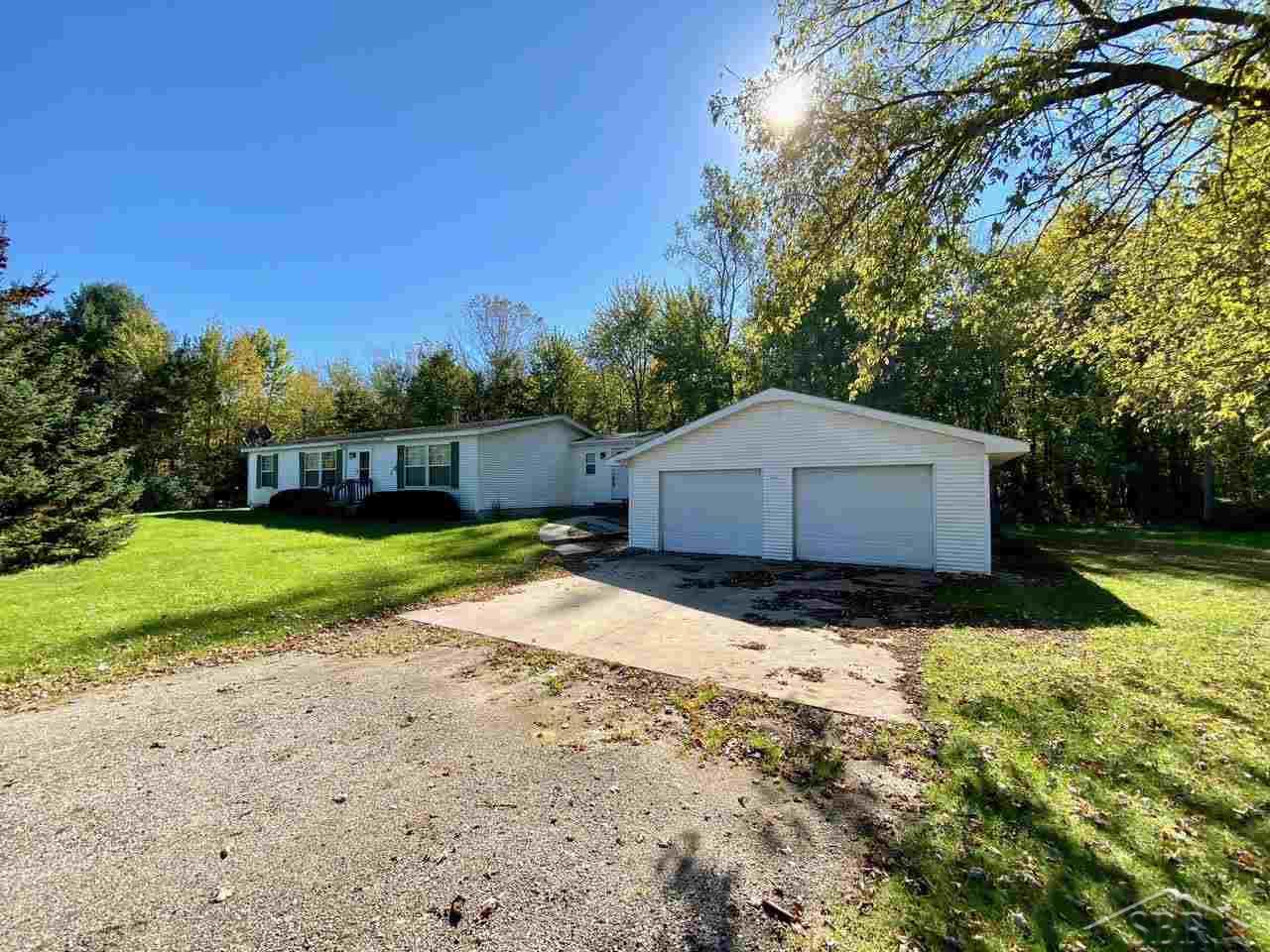 19933 Lakefield Road Merrill, MI 48637 - Photo 1 of 23