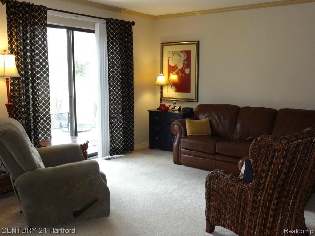 23153 Farmington Road Farmington, MI 48336 - Photo 4 of 15
