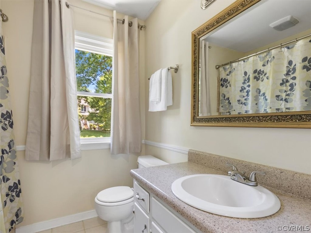 480 Eastman Road Chesterfield, VA 23236 - Photo 28 of 35 Second floor hall bath w/ tile floor and tub/showe