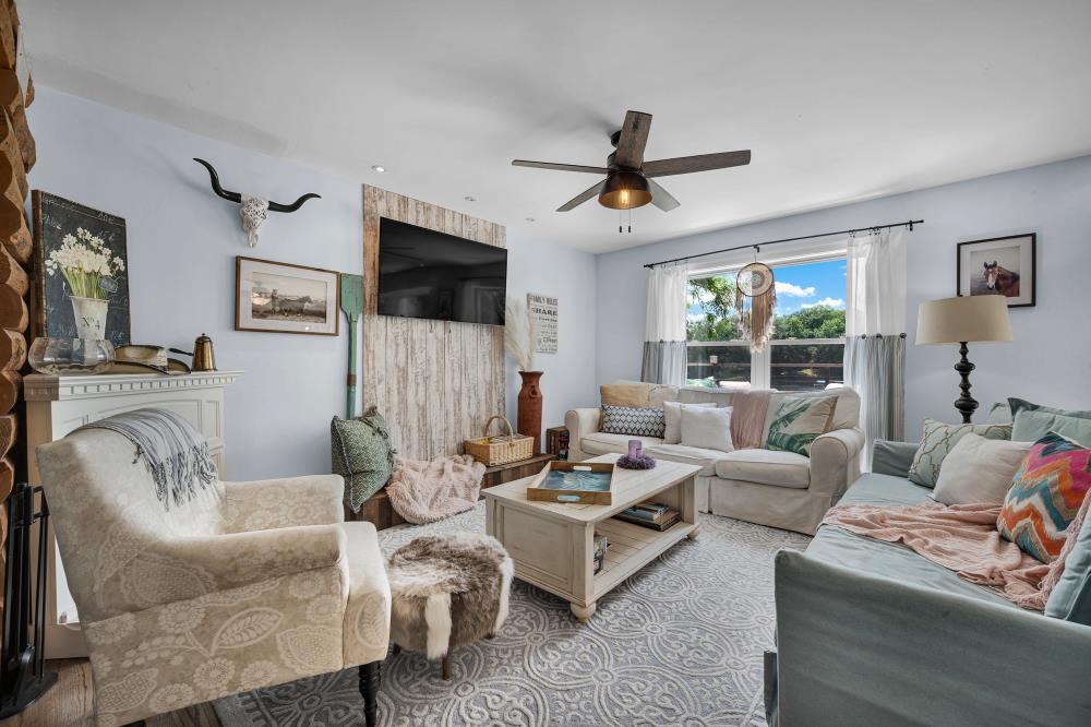 6 Barbados Court Putnam, IL 61560 - Photo 6 of 45 a living room with furniture and a flat screen tv