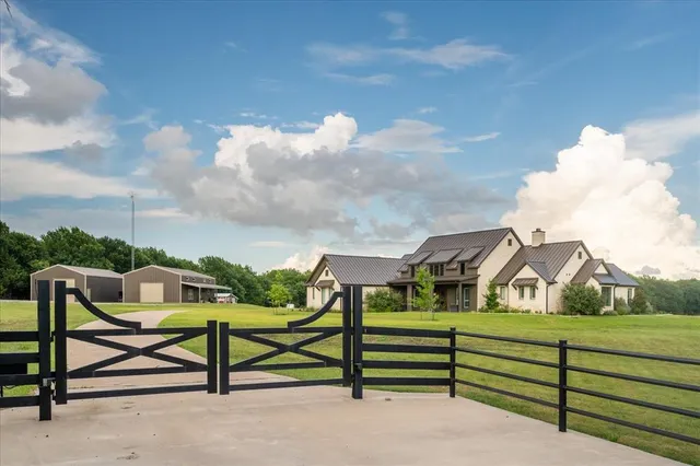 $2,490,000 | 1284 County Road 4940, Leonard, TX 75452