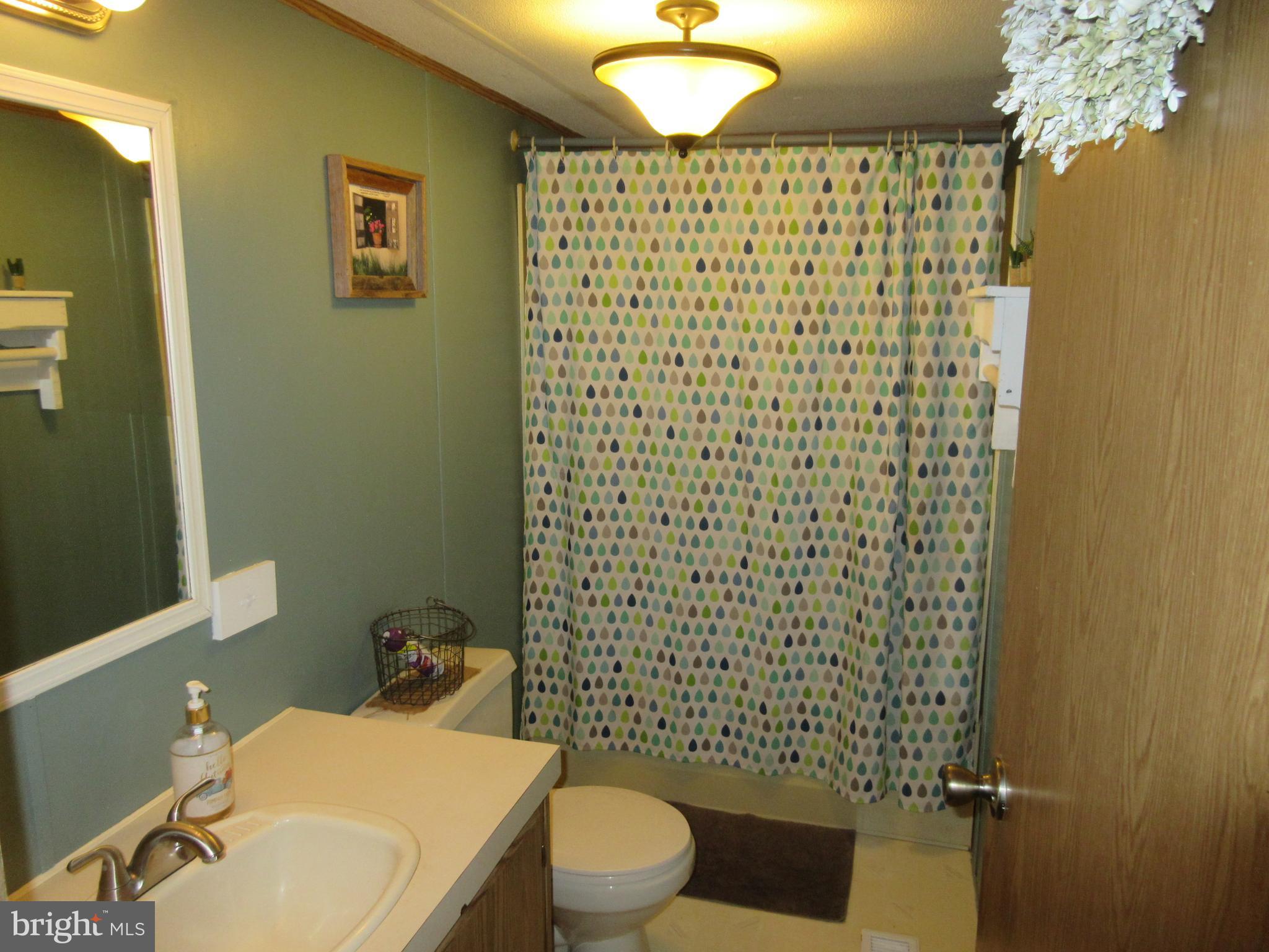 1762 Lebanon Road Manheim, PA 17545 - Photo 20 of 22 Full Bath