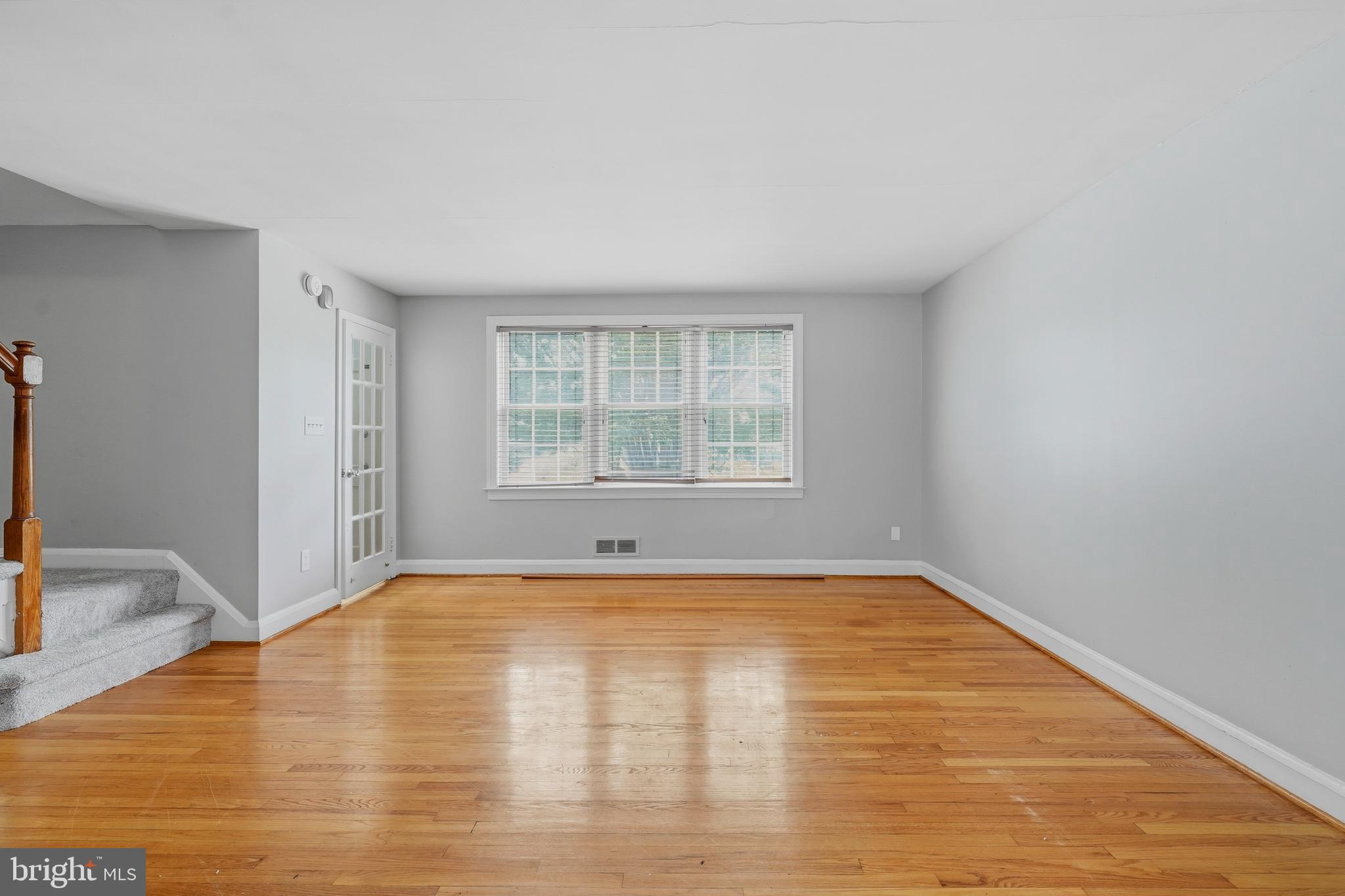 8614 Pleasant Plains Road Towson, MD 21286 - Photo 4 of 32 Living Room