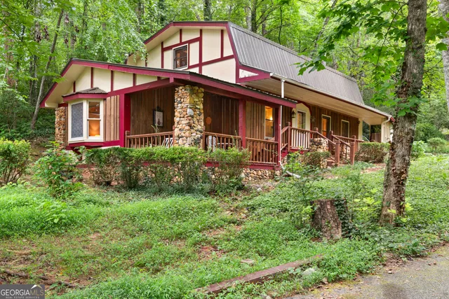 a view of a back yard