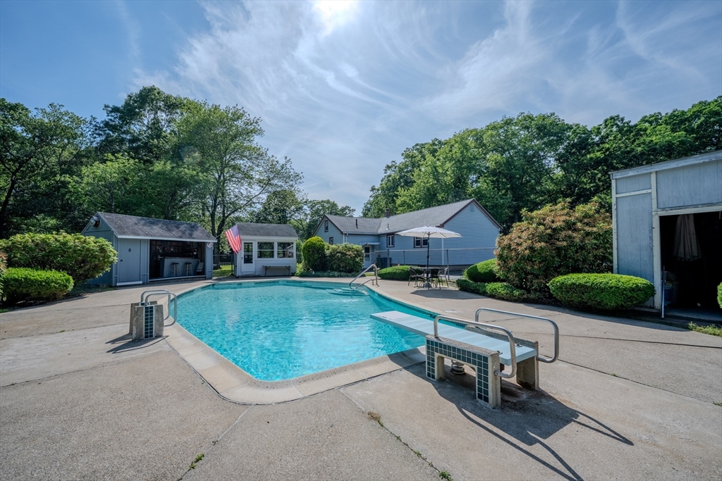 10 Primrose Road Billerica, MA 01821 - Photo 25 of 37 a house view with a sitting space and garden