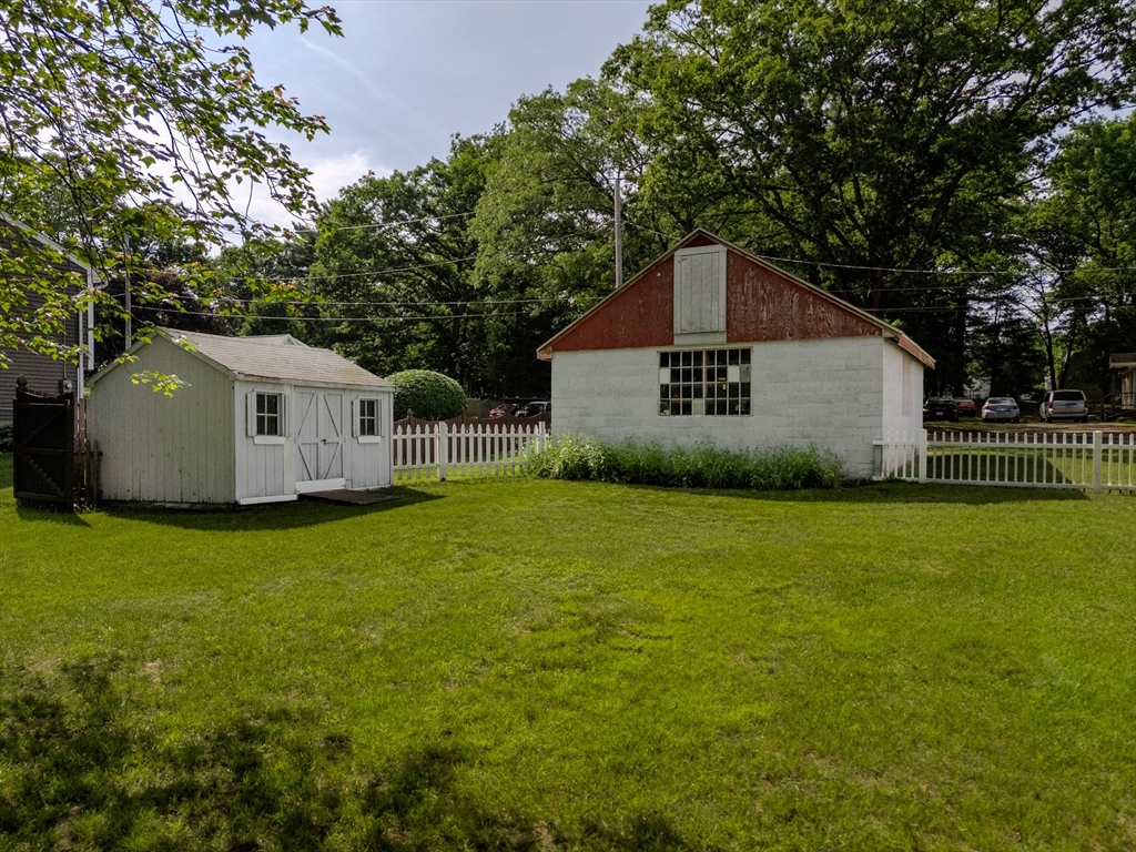 10 Primrose Road Billerica, MA 01821 - Photo 37 of 37 a view of a house with backyard and garden