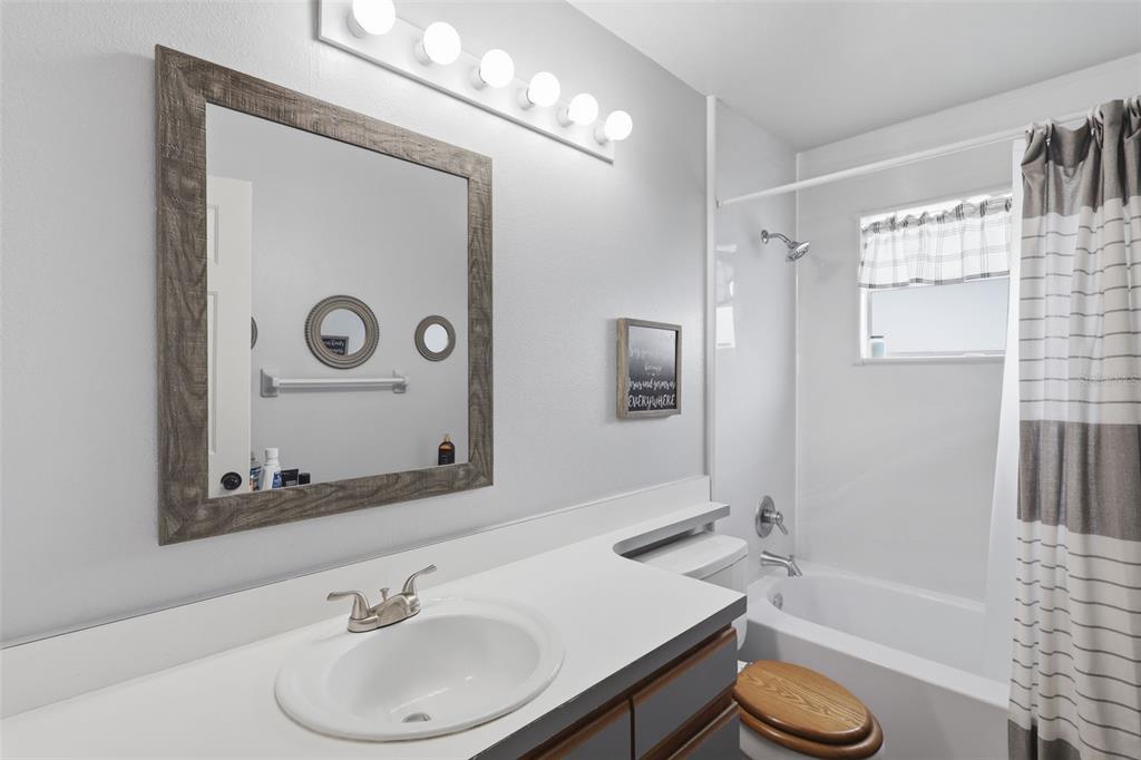 3440 Allston Lane Winter Park, FL 32792 - Photo 14 of 37 a bathroom with a sink and a mirror