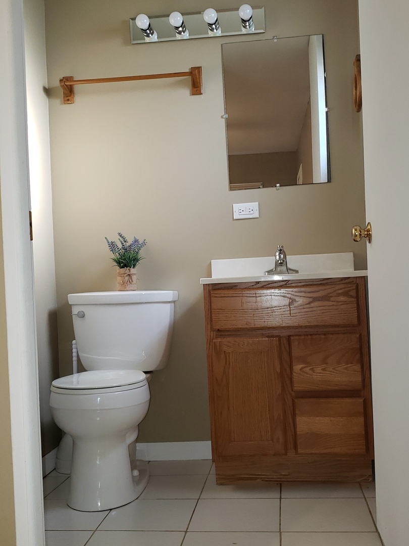 15230 Ridgeway Avenue Midlothian, IL 60445 - Photo 11 of 21 a bathroom with a sink toilet and mirror