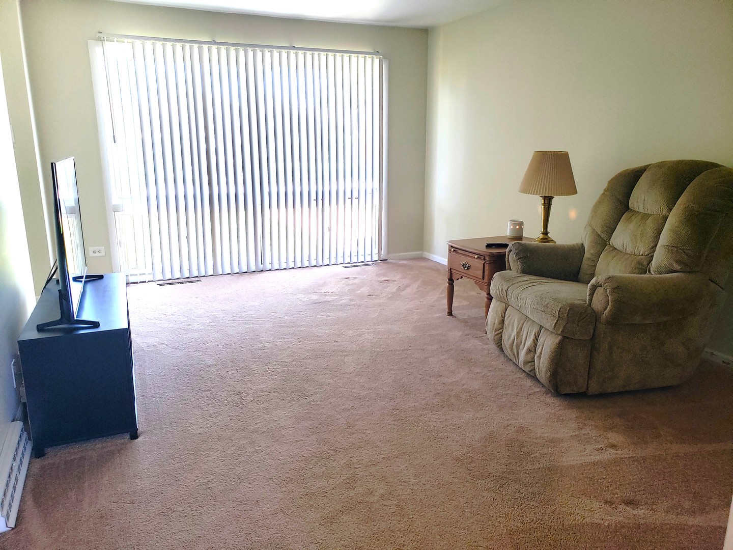 15230 Ridgeway Avenue Midlothian, IL 60445 - Photo 2 of 21 a living room with furniture and a window