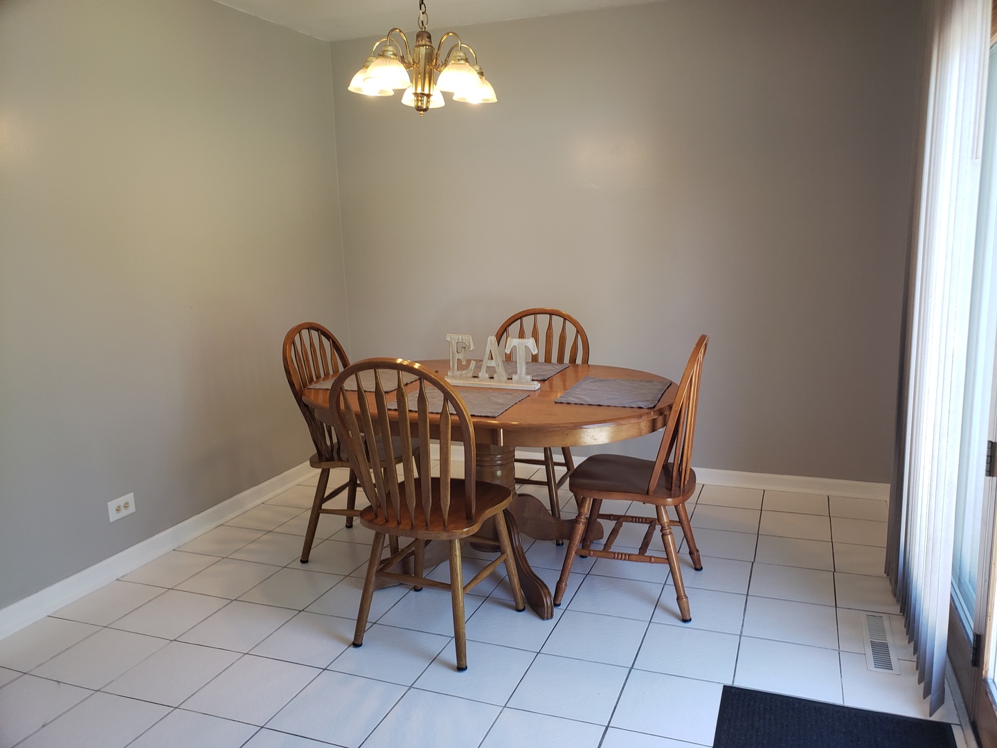 15230 Ridgeway Avenue Midlothian, IL 60445 - Photo 5 of 21 a view of a dining room with furniture and chandelier