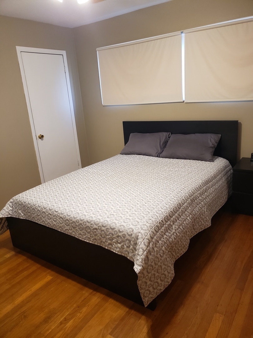 15230 Ridgeway Avenue Midlothian, IL 60445 - Photo 10 of 21 a bedroom with bed and window