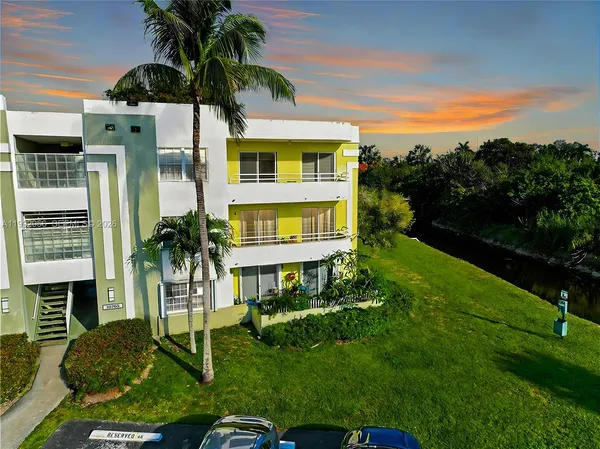 $328,000 | 10765 Southwest 108th Avenue, Unit 208, Miami, FL 33176