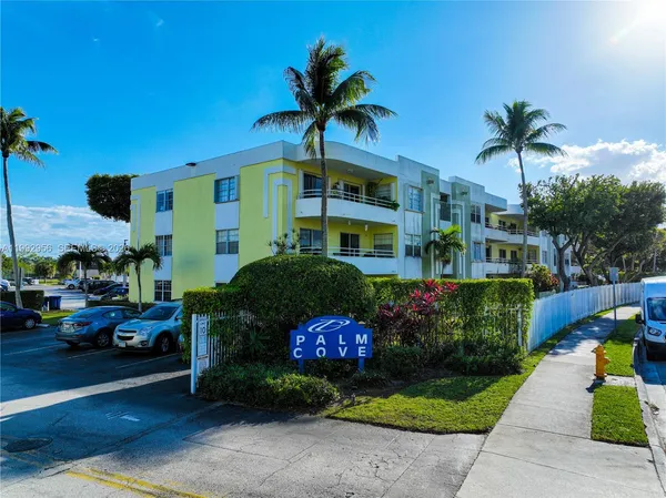$328,000 | 10765 Southwest 108th Avenue, Unit 208, Miami, FL 33176