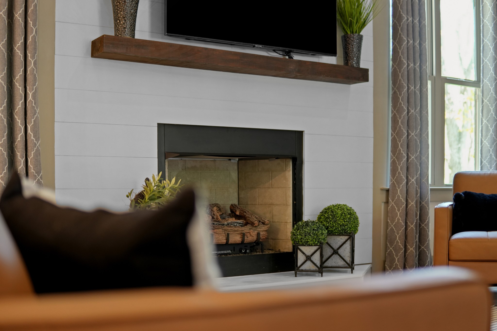 8417 Pine Ridge Road Ooltewah, TN 37363 - Photo 13 of 28 a living room with furniture and a potted plant
