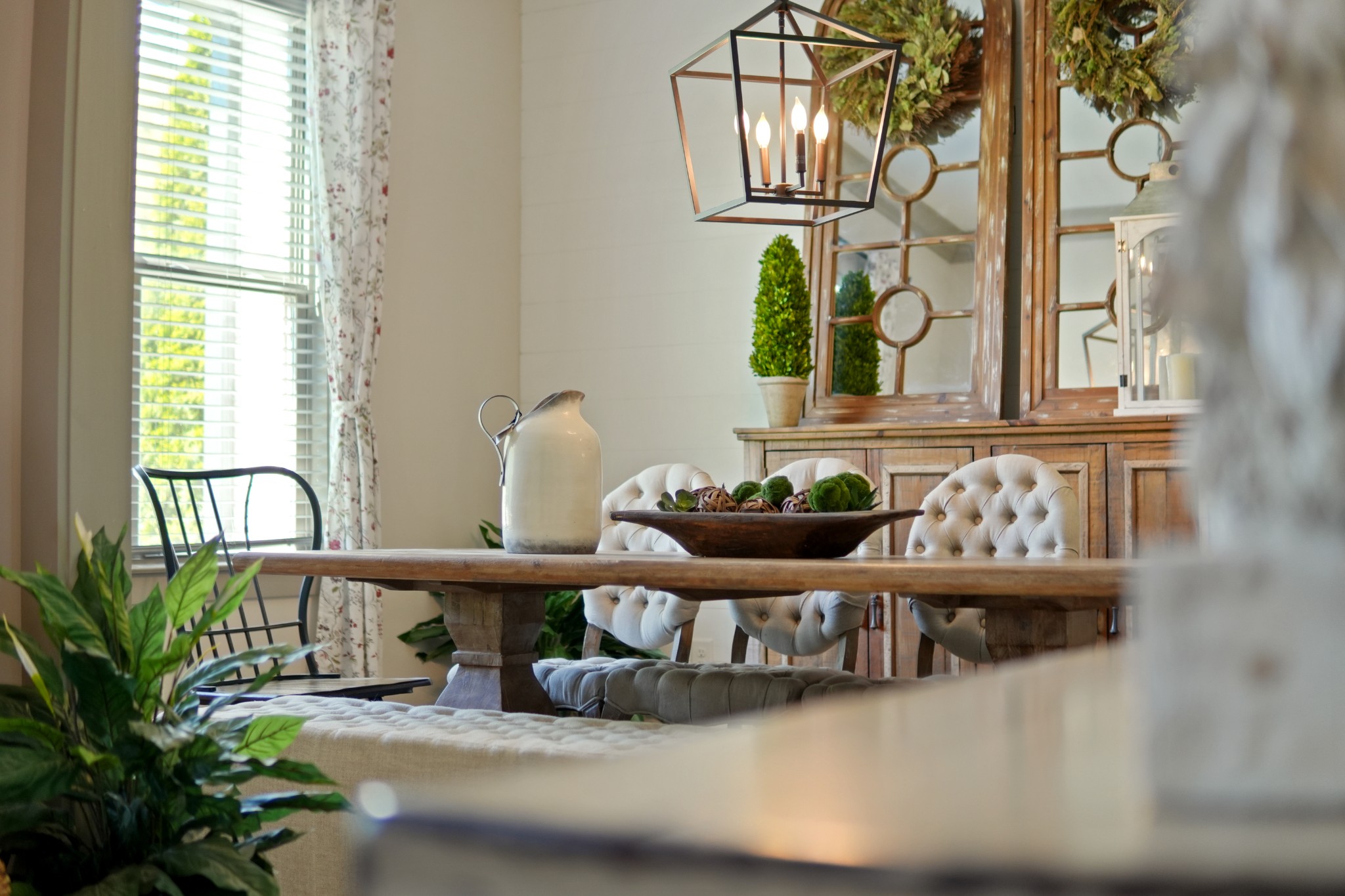 8417 Pine Ridge Road Ooltewah, TN 37363 - Photo 5 of 28 a living room with furniture and a potted plant