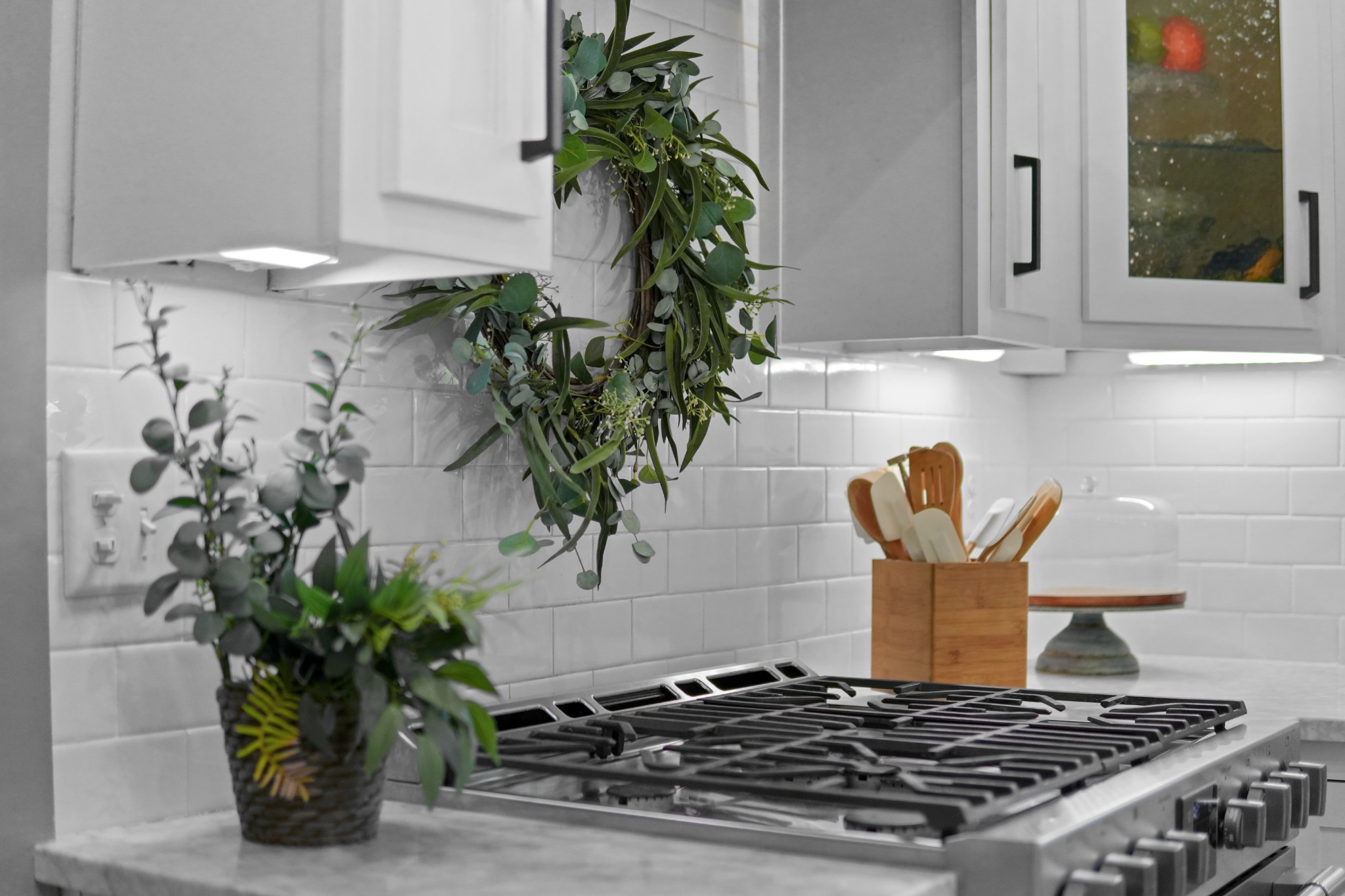 8417 Pine Ridge Road Ooltewah, TN 37363 - Photo 9 of 28 a vase of flowers sitting on a table