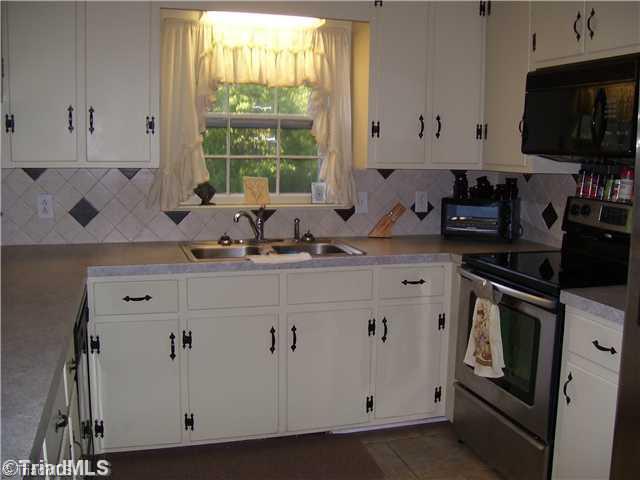 576 Baltimore Road Advance, NC 27006 - Photo 4 of 10 Kitchen.