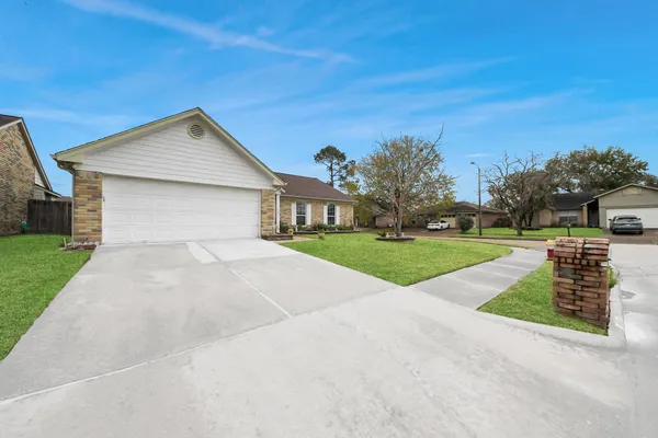 a view of a house with entertaining space