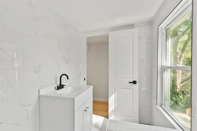 $260,000 | 10501 East 35th Street South, Independence, MO 64052