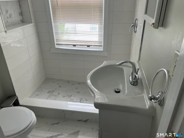 $2,400 | 104 Palmer Avenue, Unit 2, Stamford, CT 06902