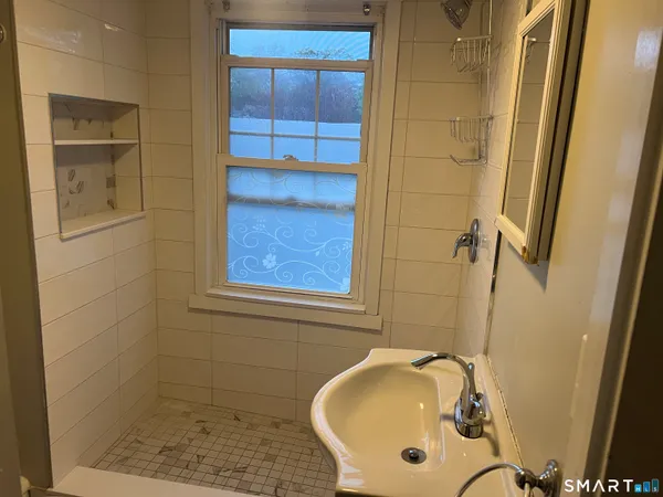 $2,400 | 104 Palmer Avenue, Unit 2, Stamford, CT 06902