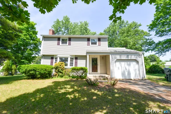 $279,900 | 96 Crestwood Trail, East Hartford, CT 06118