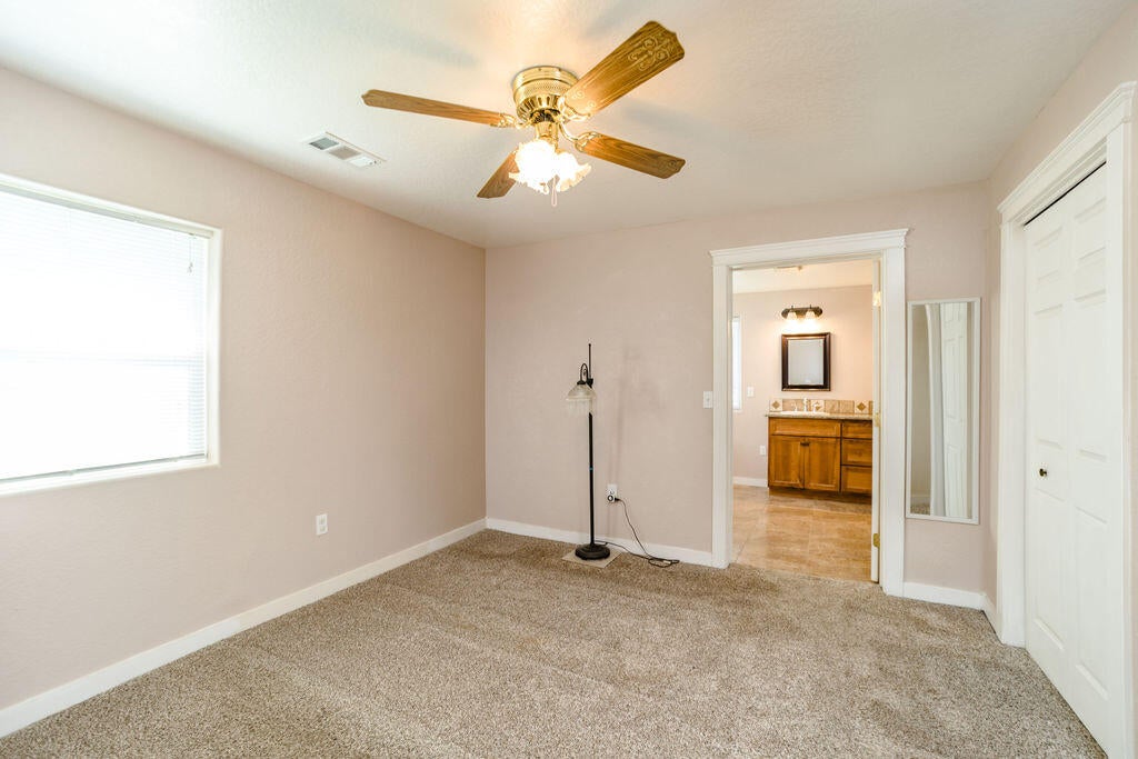 3149 Hanley Road Central Point, OR 97502 - Photo 11 of 47 Primary bedroom