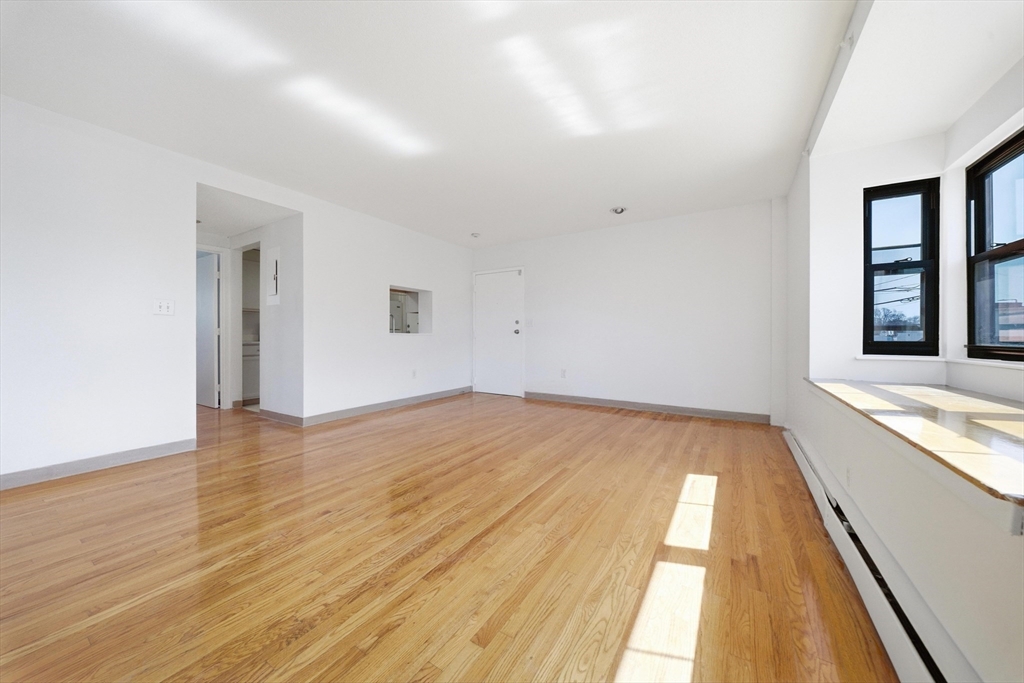 60 R Gibson Street, Unit B1 Boston, MA 02122 - Photo 12 of 28