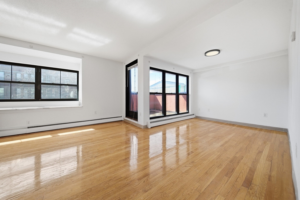 60 R Gibson Street, Unit B1 Boston, MA 02122 - Photo 15 of 28
