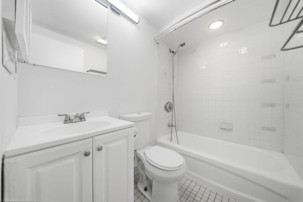 60 R Gibson Street, Unit B1 Boston, MA 02122 - Photo 22 of 28